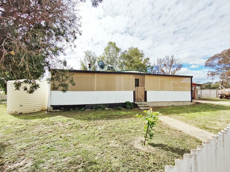 6 Clark Place, Eneabba WA 6518