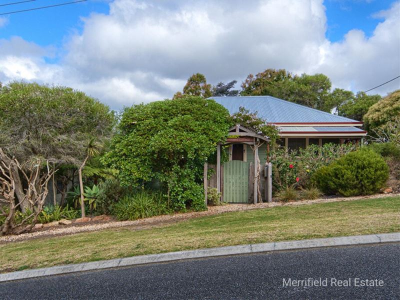 16 Johnston Street, Mount Melville WA 6330