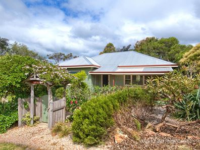 16 Johnston Street, Mount Melville WA 6330