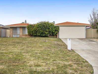 132 Forest Lakes Drive, Thornlie WA 6108