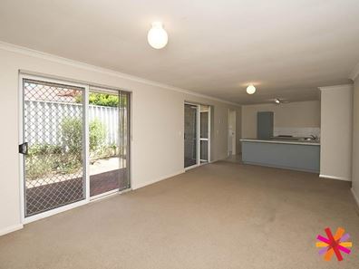 2/144 Gwenyfred Road, Kensington WA 6151