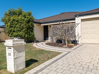 22 Mary Mackillop Glen, Queens Park WA 6107