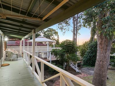 27 Harrison Road, Mount Richon WA 6112