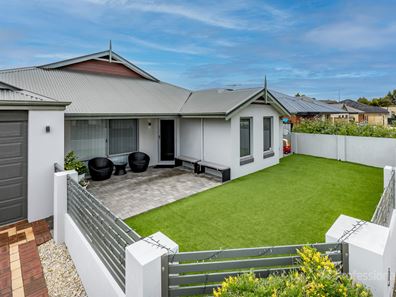 9 Rocklands Loop, Carramar WA 6031