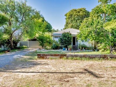 12 Green Street, Waroona WA 6215