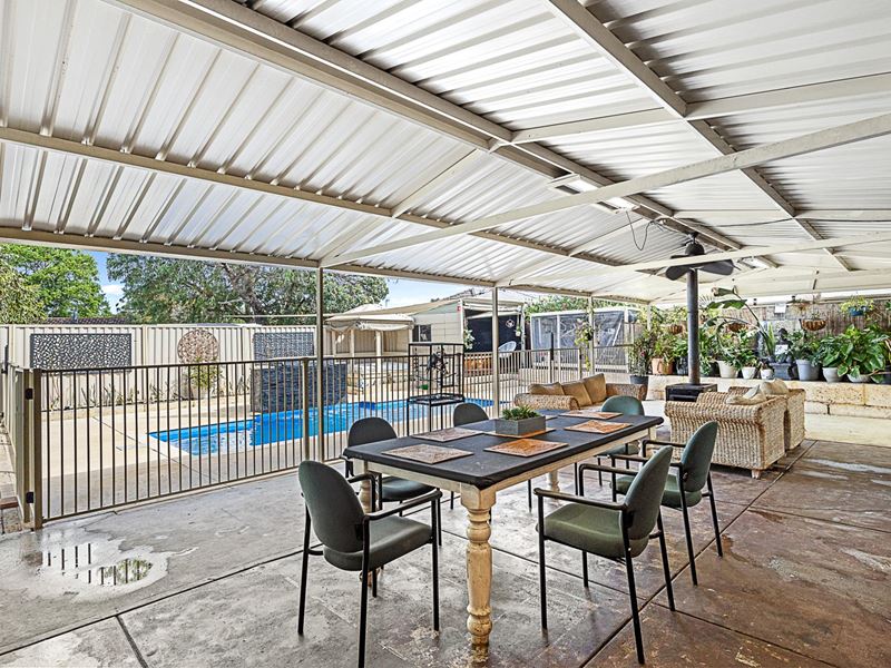 6 Coran Place, Camillo