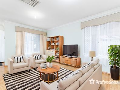 2 Yorkshire Dale, Ballajura WA 6066