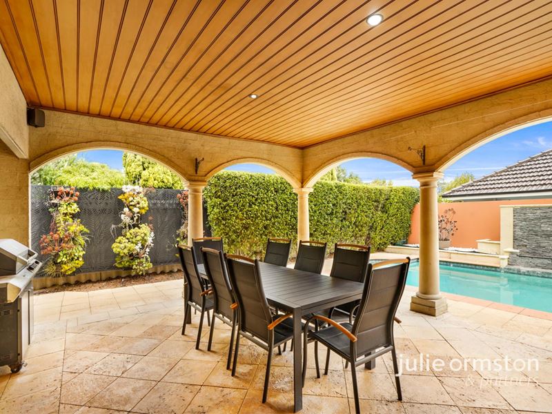 10 Montash Retreat, Woodvale WA 6026