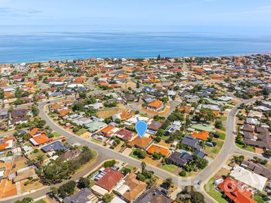 14 Oaklands Avenue, Halls Head WA 6210