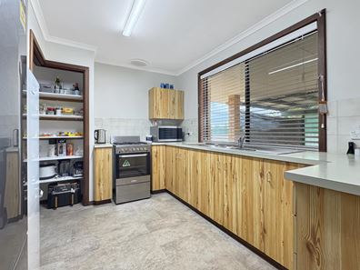 17 Hakea Street, Tarcoola Beach WA 6530