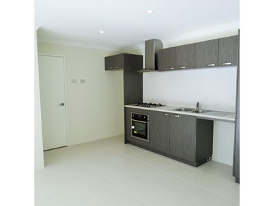 4/12 Heath Road, Kalamunda WA 6076