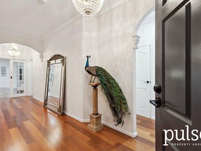 9 Godbold Close, Shelley WA 6148