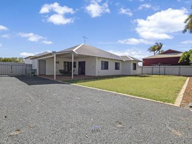 16 Armstrong Drive, Baynton WA 6714