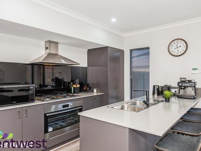 11B Fanshawe Boulevard, Piara Waters WA 6112