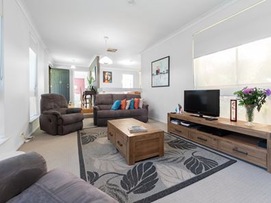 8 May Road, Eden Hill WA 6054
