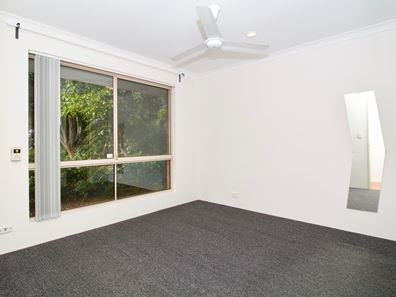 26 Endeavour Drive, Port Kennedy WA 6172