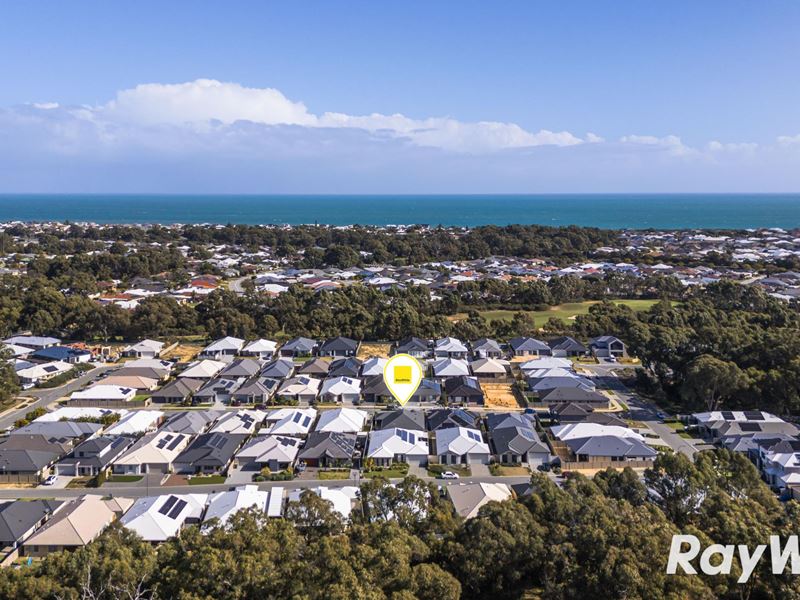 14 Newmarket Road, Meadow Springs WA 6210