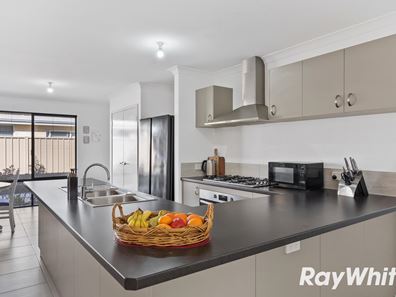 14 Newmarket Road, Meadow Springs WA 6210
