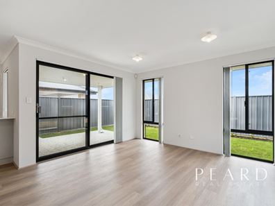 8 Rosewood Street, Hammond Park WA 6164