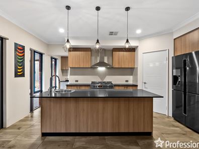 135 Bellingham Parade, Wellard WA 6170