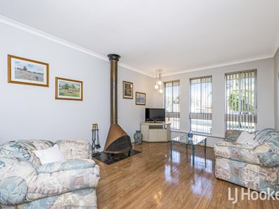 6 Parkside Drive, Thornlie WA 6108