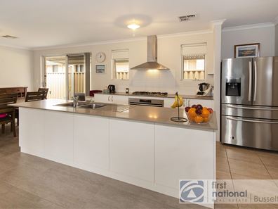 10 Roubion Gardens, Yalyalup WA 6280