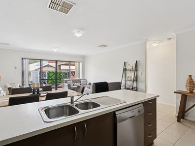 18/61 Elvire Street, Viveash WA 6056