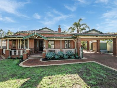 8 Foreshore Entrance, Wilson WA 6107