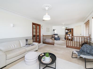 8 Foreshore Entrance, Wilson WA 6107