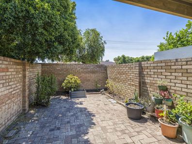 1/17 Surrey Street, Dianella WA 6059