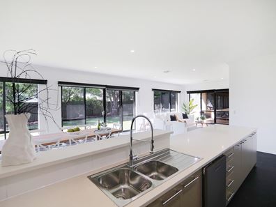9 Crabbe Place, Karrinyup WA 6018