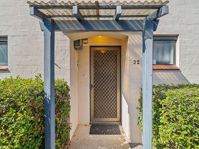 32/10 Hungerford Avenue, Halls Head WA 6210