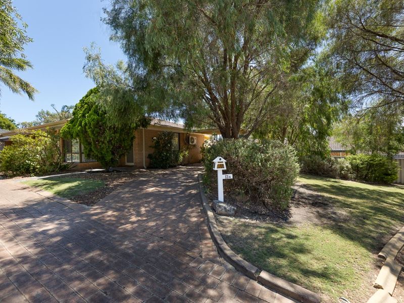 13A Moore Gardens, Kardinya WA 6163