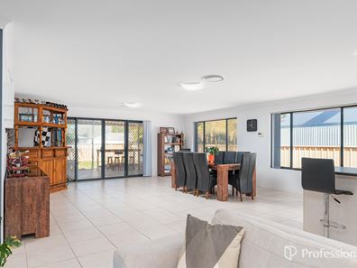 8 Coveside Way, Drummond Cove WA 6532