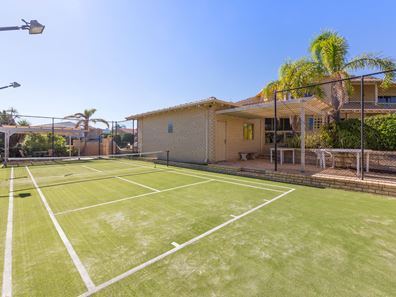 8 Anitra Court, Sorrento WA 6020