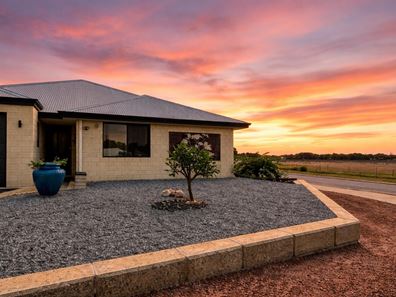 2 Gem Way, Dongara WA 6525