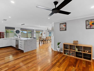 15 Daydream Plaza, Halls Head WA 6210