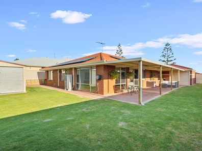 15 Daydream Plaza, Halls Head WA 6210