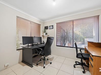 22 Gladstone Road, Leeming WA 6149