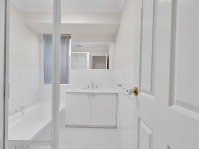 32B Leeds St, Dianella WA 6059