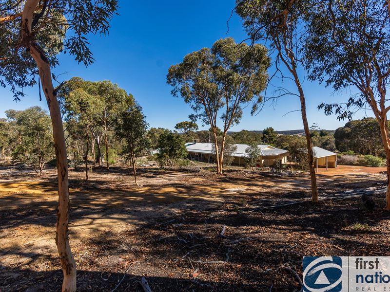 82 Benrua Road, Clackline WA 6564