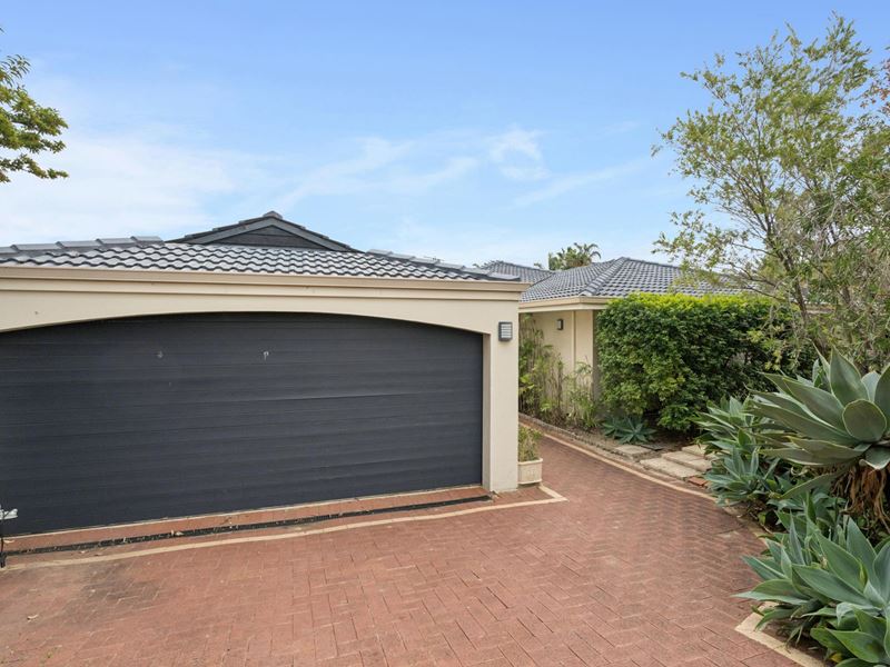 7 AWHINA PLACE, Kallaroo WA 6025