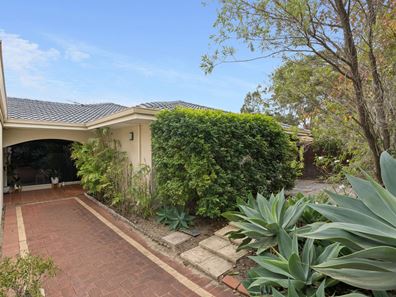 7 AWHINA PLACE, Kallaroo WA 6025