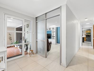 7 AWHINA PLACE, Kallaroo WA 6025