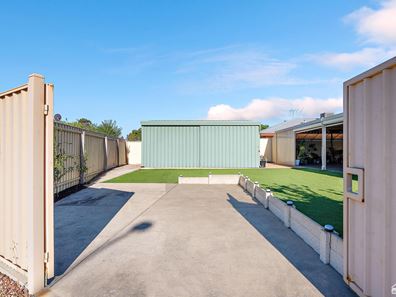230 Seville Drive, Seville Grove WA 6112