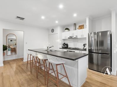 1 Hillhouse Way, Piara Waters WA 6112