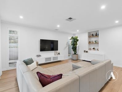 1 Hillhouse Way, Piara Waters WA 6112