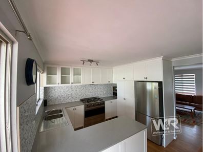 6 Oak Street, Mckail WA 6330