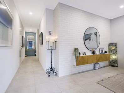 7 Barracoota Loop, Lakelands WA 6180