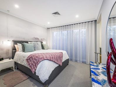 7 Barracoota Loop, Lakelands WA 6180